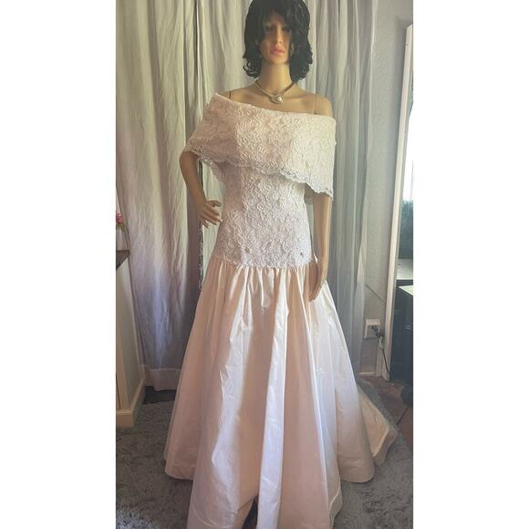 Vintage ILGWU Pink Lace Off-Shoulder Formal Gown - Picture 6 of 17